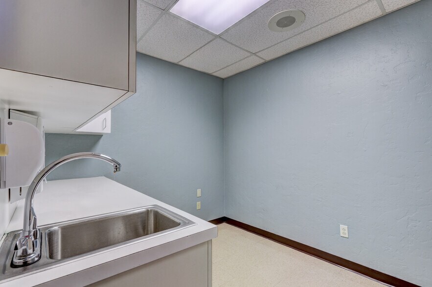 More Photos Of 5622 N Portland Ave, Oklahoma City Medical For Lease