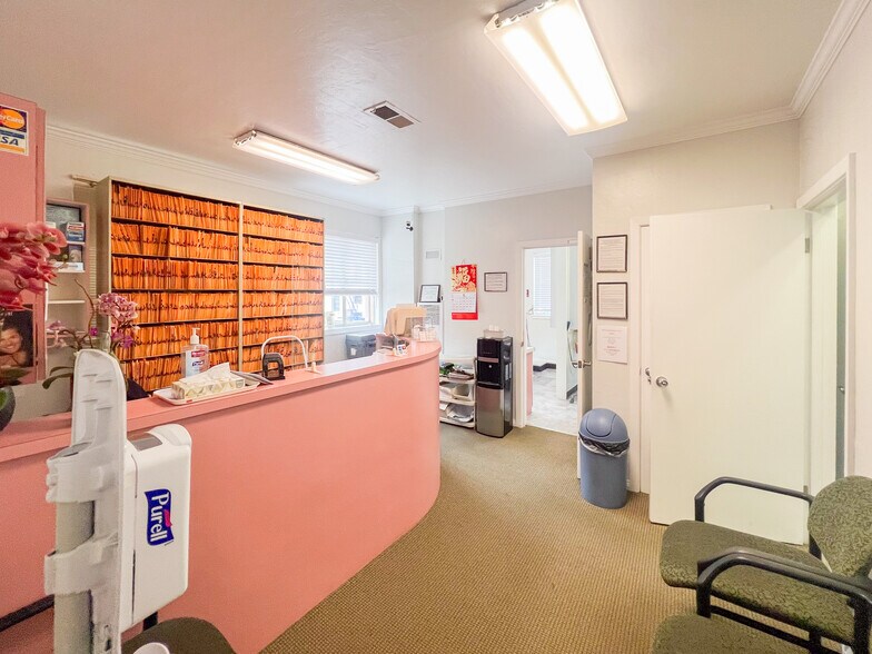 More Photos Of 160 Waverly Pl, San Francisco Storefront Retail Office For Lease