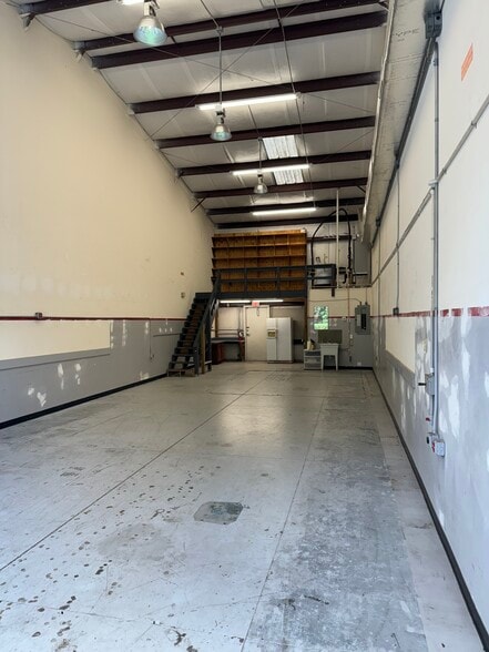 More Photos Of 4776 Radio Rd, Naples Warehouse For Lease