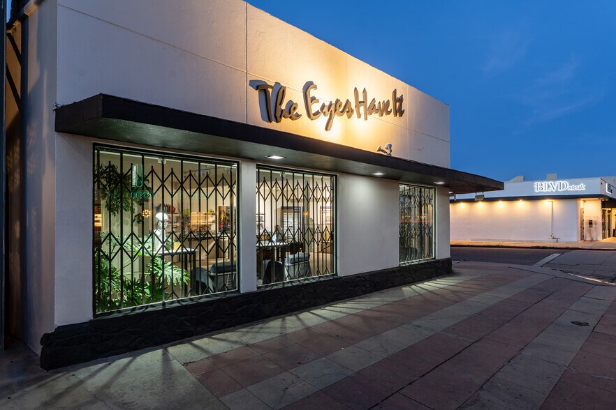 More Photos Of 13831 Ventura Blvd, Sherman Oaks Storefront For Sale