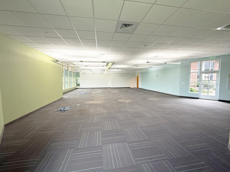 More Photos Of 1393 Carrollton Crossing Dr, Kernersville Medical For Lease