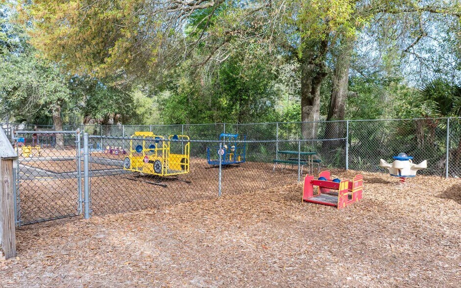 More Photos Of 311 NE Crawford St, Mayo Office For Sale