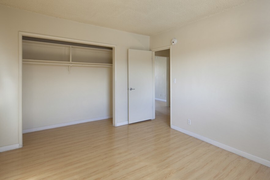 More Photos Of 14420-14432 Valerio St, Van Nuys Apartments For Sale