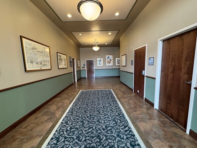 More Photos Of 306 W Sunset Rd, San Antonio Office For Lease