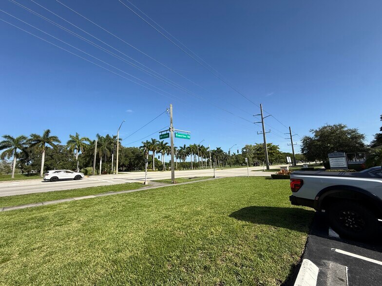 More Photos Of 404-414 S Powerline Rd, Deerfield Beach Unknown For Lease