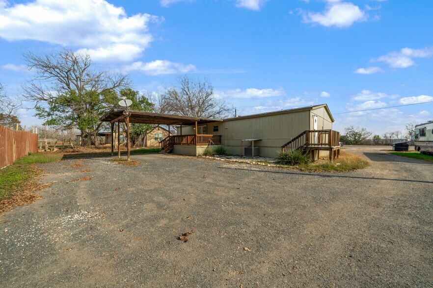 More Photos Of 505 TX-173, Hondo Multifamily For Sale