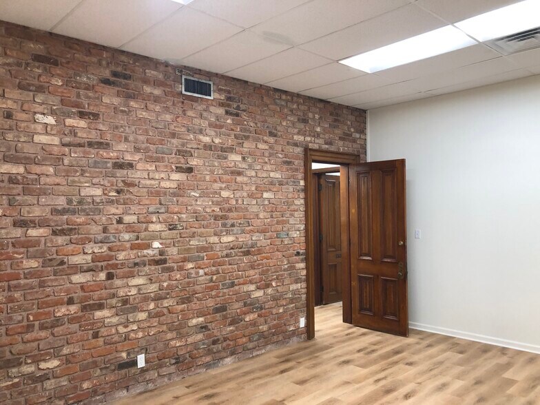 More Photos Of , Baton Rouge Office For Sale