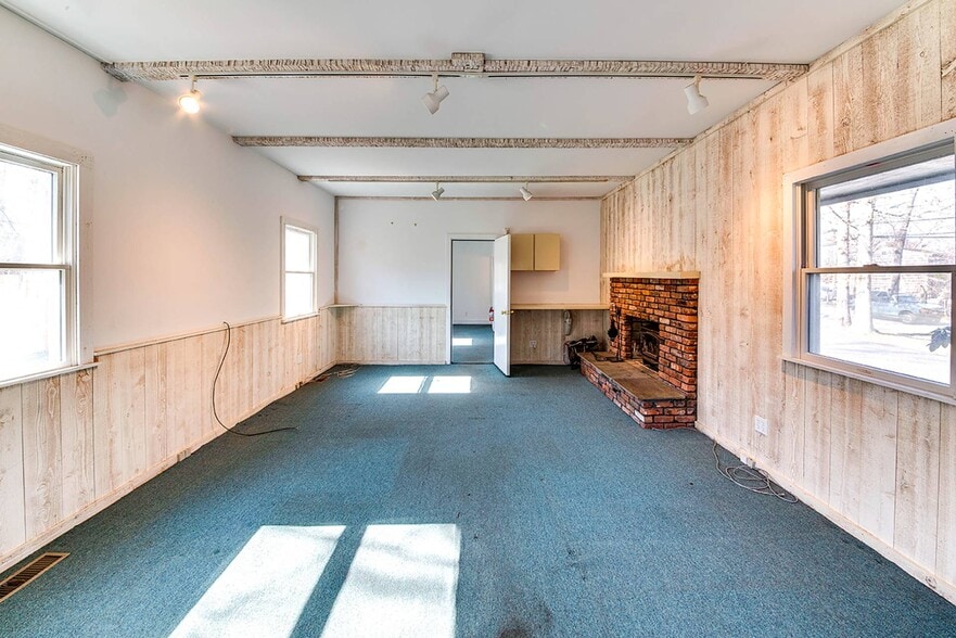 More Photos Of 512 Three Mile Harbor Hog Creek Hwy, East Hampton Loft Creative Space For Lease