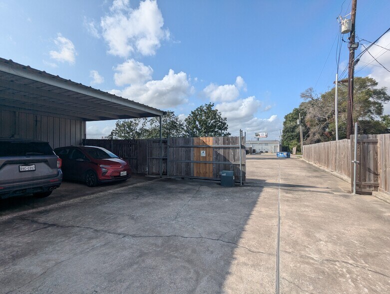 More Photos Of 2348 Highway 69 N, Nederland Office For Sale