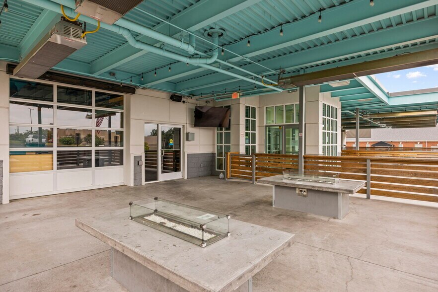 More Photos Of 350 University Blvd, Harrisonburg Freestanding For Sale