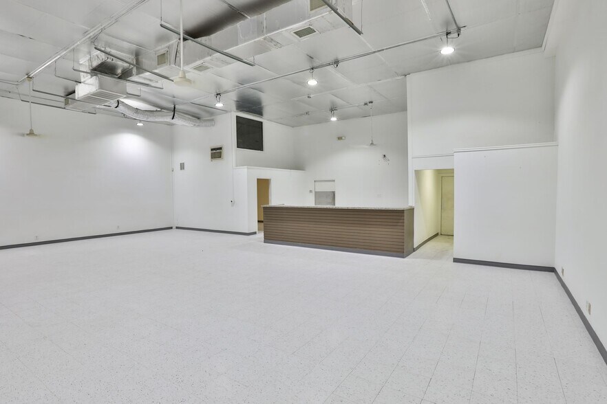 More Photos Of 4727-4751 Center Park Blvd, San Antonio Manufacturing For Lease