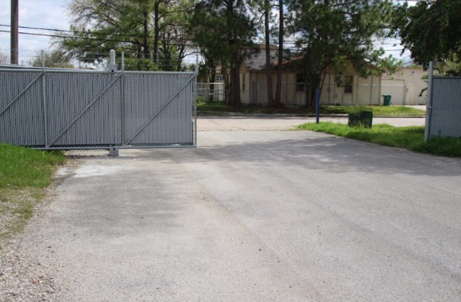 More Photos Of 906 Witter St, Houston Warehouse For Lease