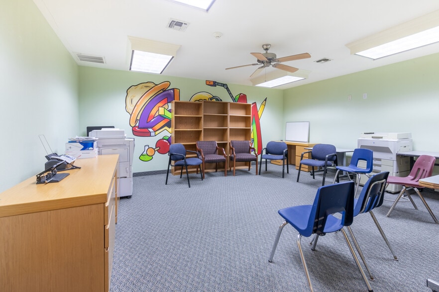 More Photos Of 6409 W Poly Webb Rd, Arlington Schools For Sale