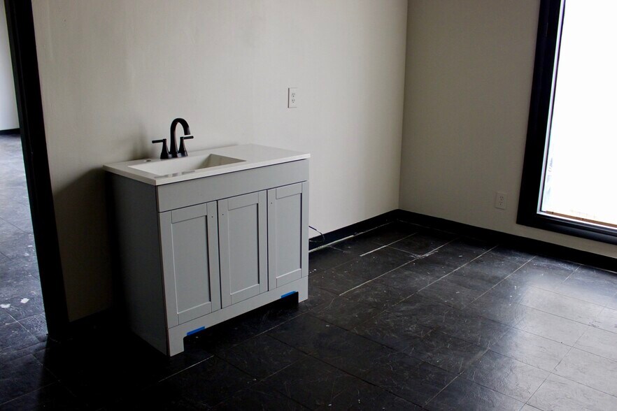 More Photos Of 2300 S Orange Blossom Trl, Orlando Office For Sale