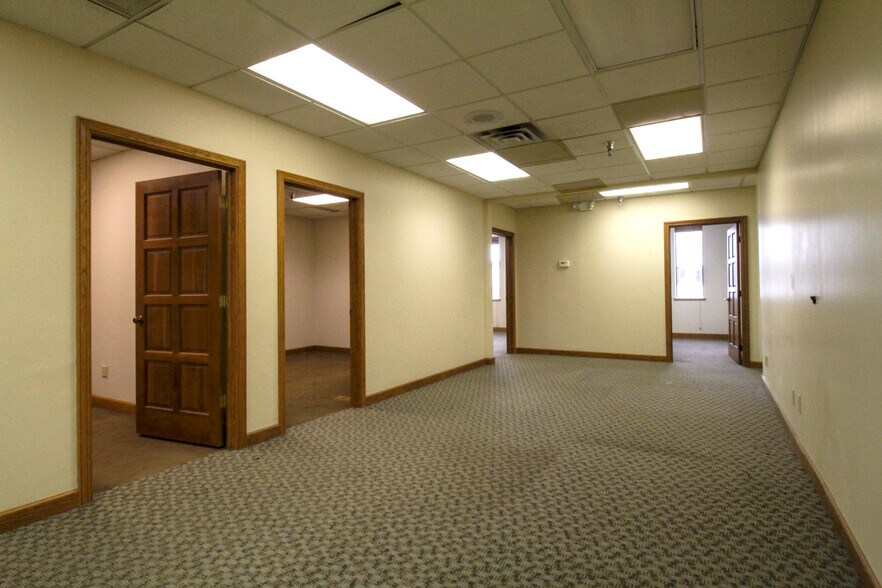 More Photos Of 27 7th Ave N, Saint Cloud Storefront Retail Office For Lease