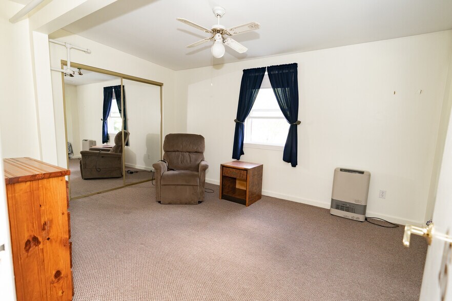 More Photos Of 8 Jennifer Dr, Merrimack Flex For Sale