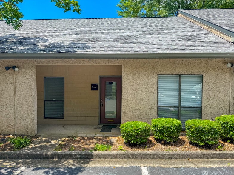 More Photos Of 875 Old Roswell Rd, Roswell Office For Sale