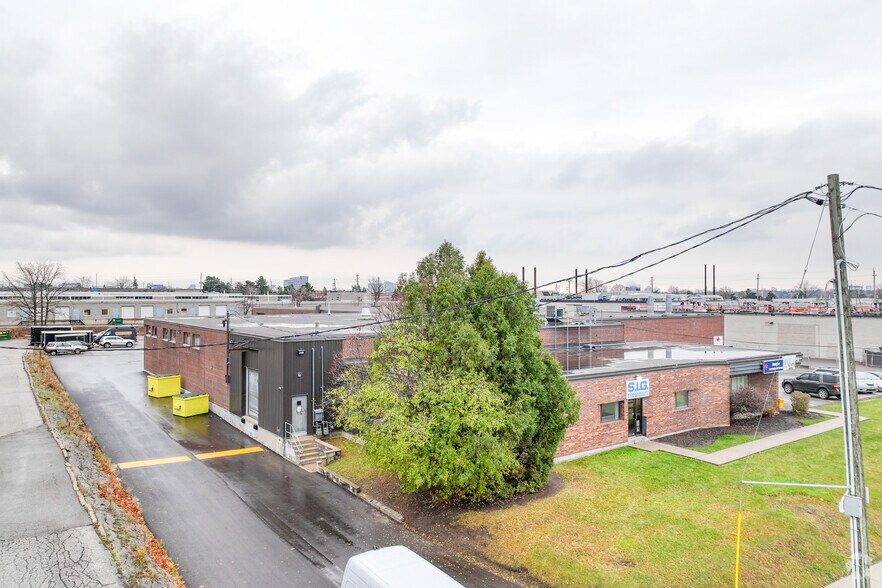 Primary Photo Of 51 Esna Park Dr, Markham Service For Lease
