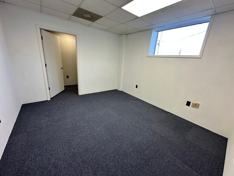 More Photos Of 220 N Main St, Lexington Flex For Lease
