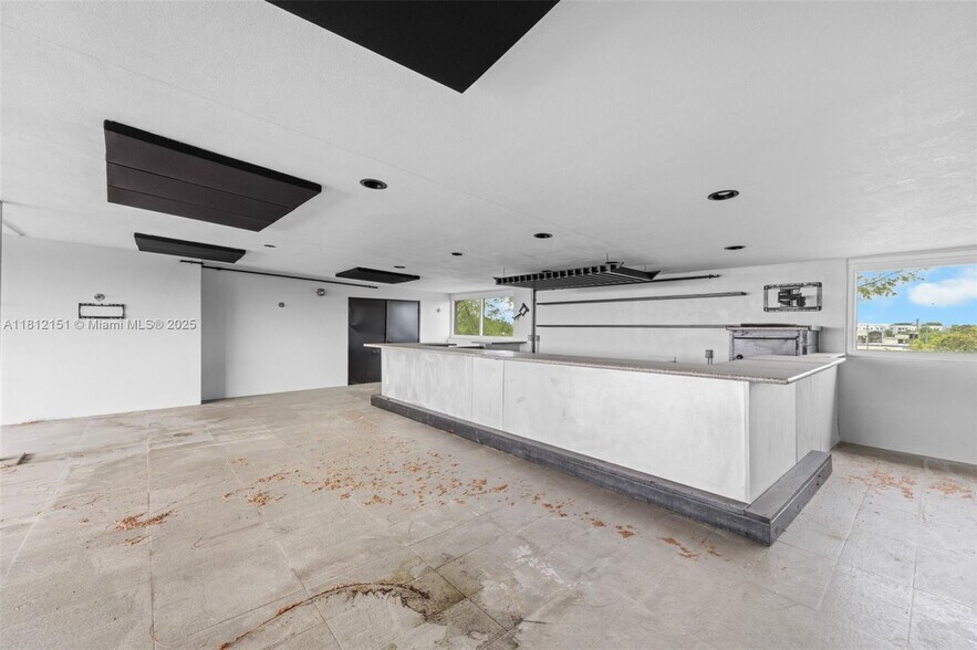 More Photos Of 2500 Wilton Dr, Wilton Manors Freestanding For Sale