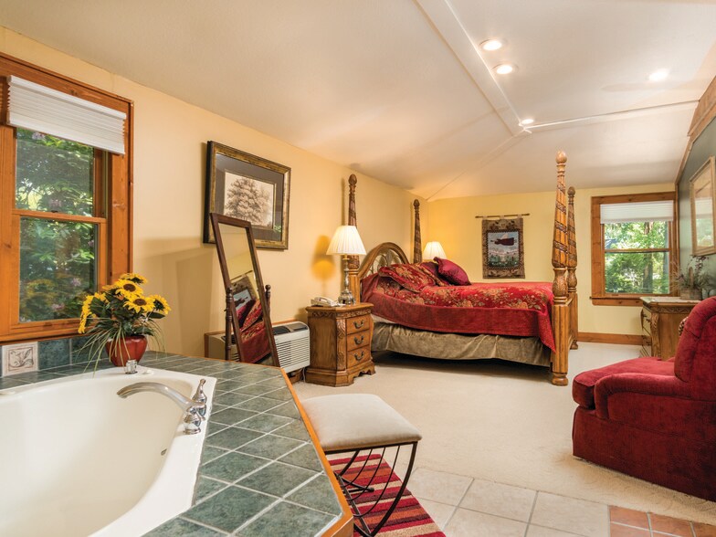 More Photos Of 86 Lily Pad Ln, Flat Rock Hotel For Sale