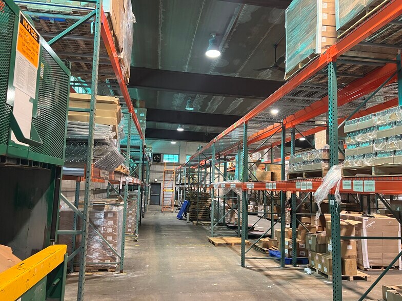 More Photos Of 6501 N Avondale Ave, Chicago Manufacturing For Sale