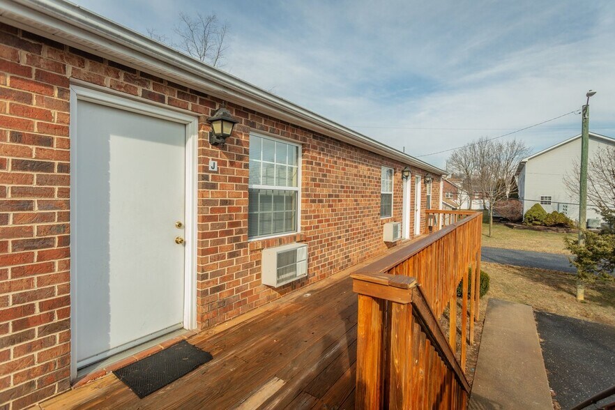 More Photos Of 990 Chicago Ave, Harrisonburg Apartments For Sale