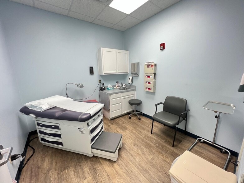 More Photos Of 2005 US-183, Early Healthcare For Sale