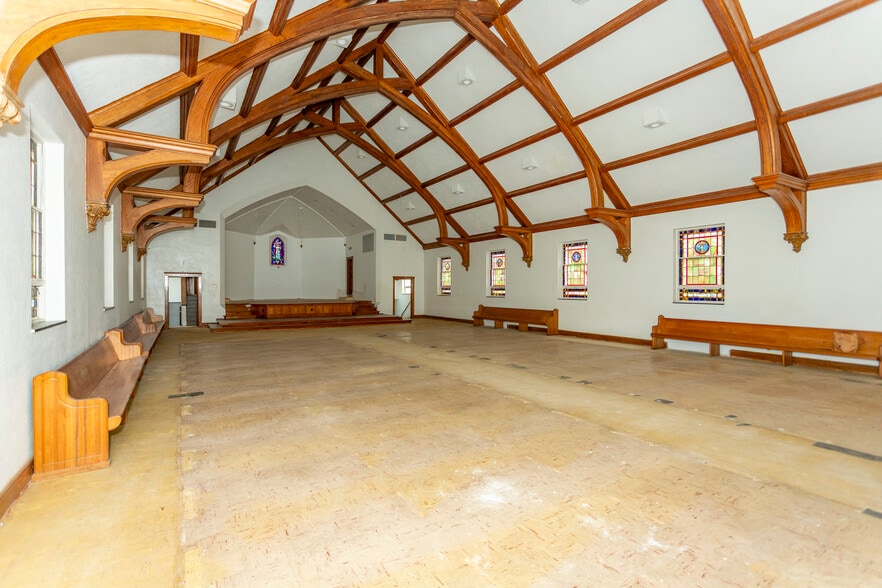 More Photos Of 2001 Avenue Z, Birmingham Religious Facility For Sale
