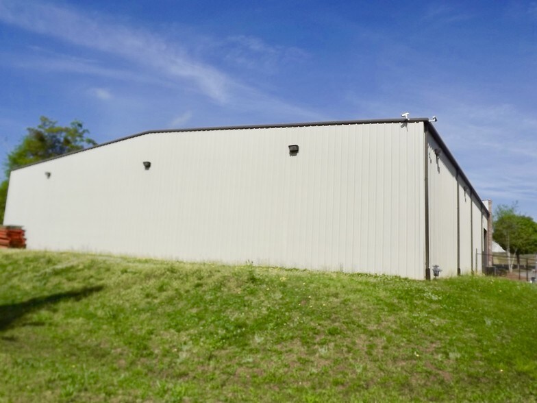 More Photos Of 410 Grayson Dr, Winder Distribution For Lease