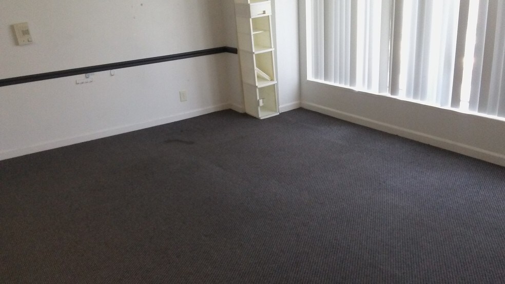 More Photos Of 56 Seguine Ave, Staten Island Storefront Retail Office For Lease