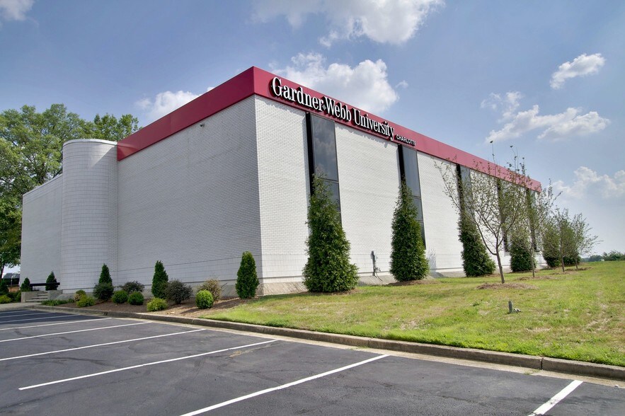 More Photos Of 8030 Arrowridge Blvd, Charlotte Office For Sale