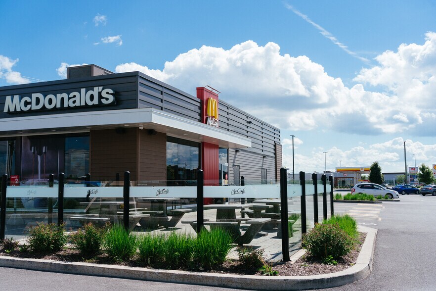 More Photos Of 534 Boul Cadieux, Beauharnois Freestanding For Lease