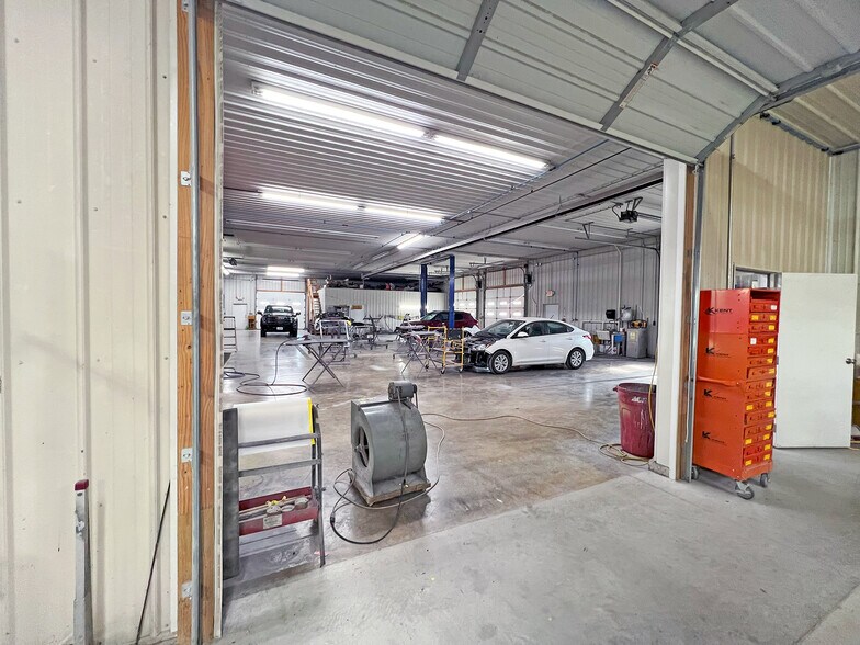 More Photos Of 1360 W Market St, Red Bud Industrial For Sale