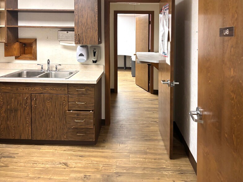 More Photos Of 531 Vandalia St, Collinsville Office For Sale