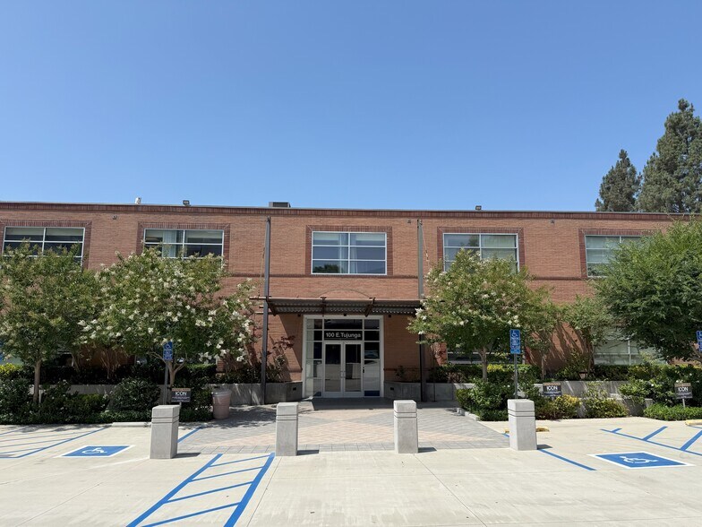 More Photos Of 100 E Tujunga Ave, Burbank Loft Creative Space For Lease