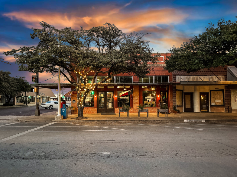 Primary Photo Of 125 N Beaton St, Corsicana Restaurant For Sale