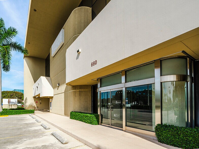 More Photos Of 660 US 1 Hwy, North Palm Beach Office For Sale