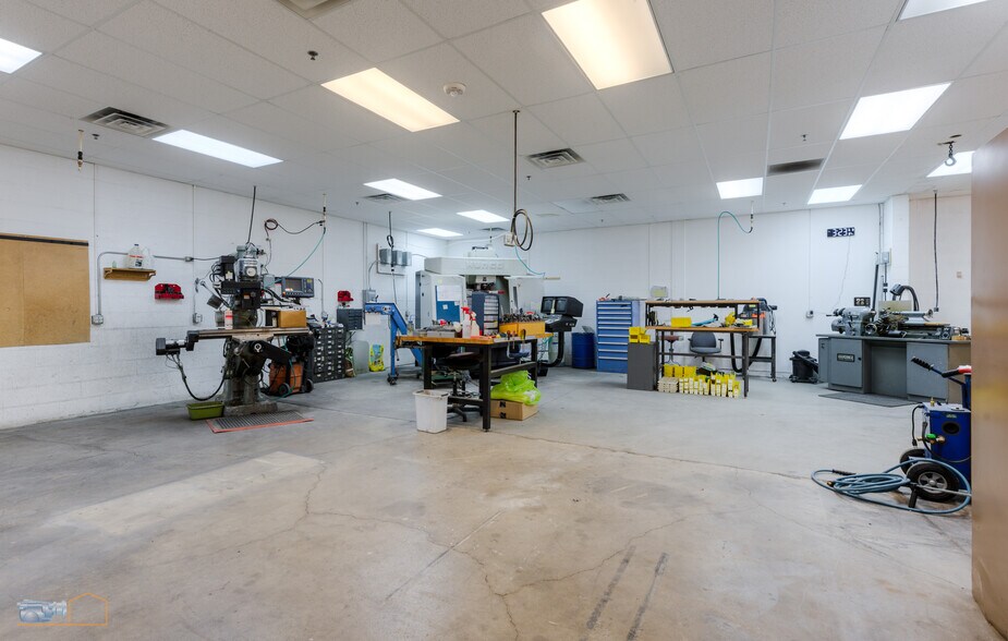 More Photos Of 1243 S Sherman Dr, Longmont Warehouse For Lease