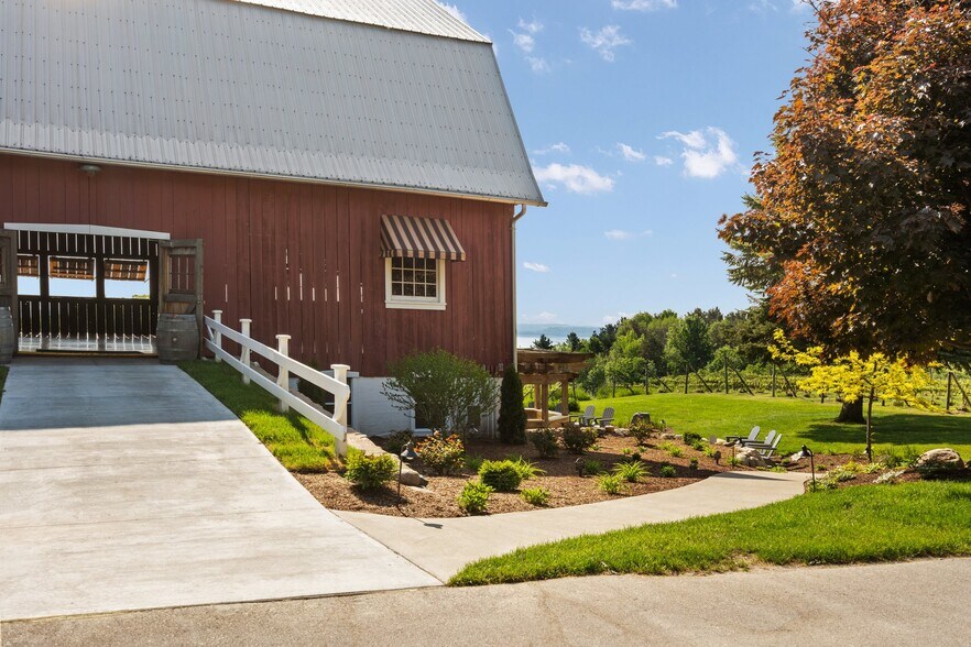 More Photos Of 10343 E Hilltop Rd, Suttons Bay Winery Vineyard For Sale