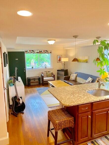 More Photos Of 111 E Uhler Ave, Alexandria Apartments For Sale