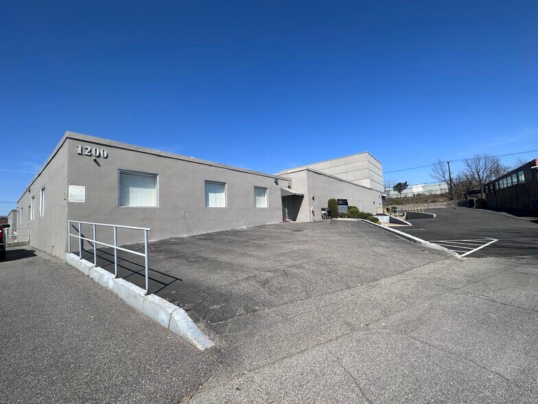 Primary Photo Of 1200 Shames Dr, Westbury Manufacturing For Lease