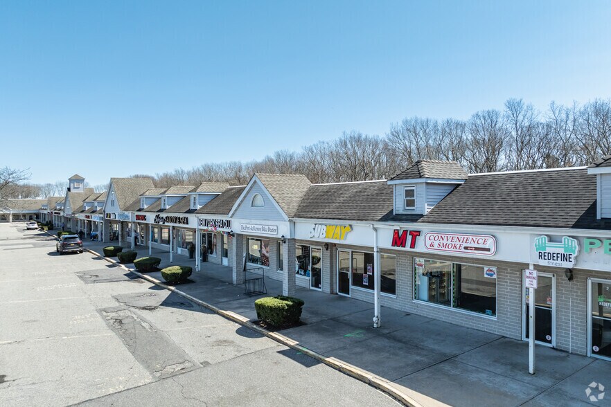 More Photos Of 5499-5507 Nesconset Hwy, Mount Sinai Unknown For Lease
