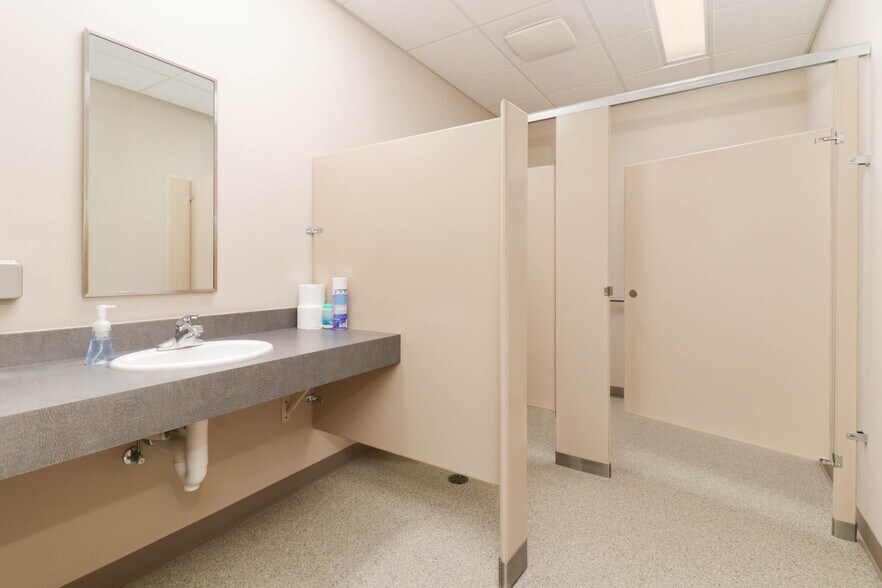 More Photos Of 407 Detroit Ave, Bloomington Office For Sale