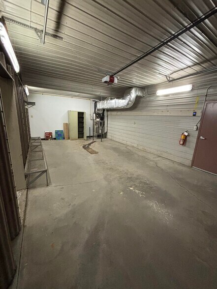 More Photos Of 7010 Parkway Rd, Greely Flex For Sale