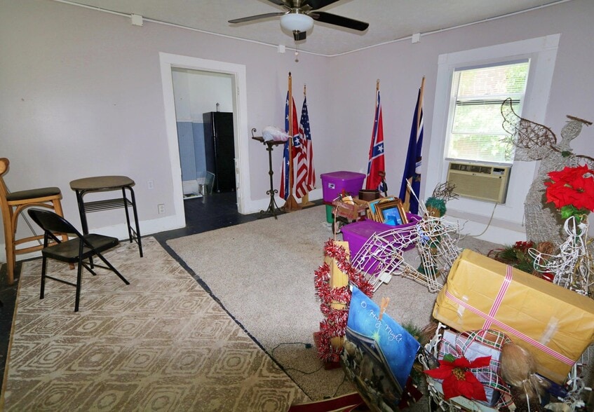 More Photos Of 117 W Shelby St, Falmouth Storefront For Sale