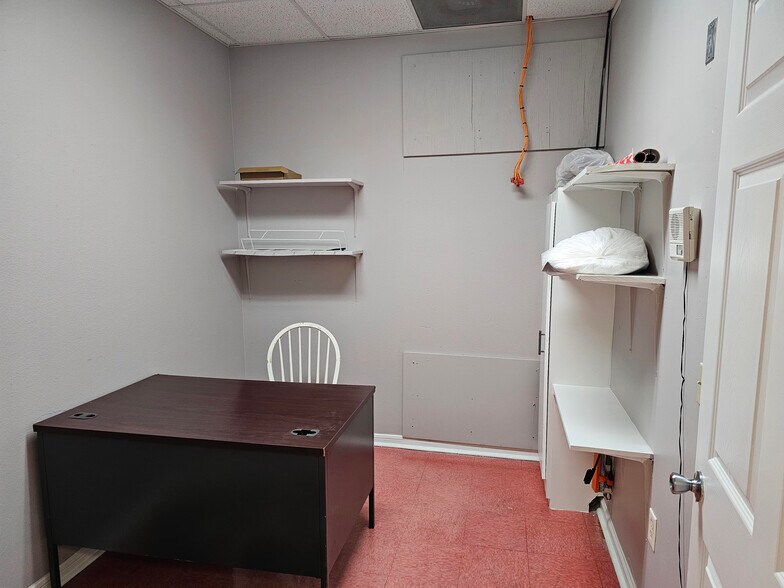 More Photos Of 222 S 66th St, Houston Daycare Center For Lease