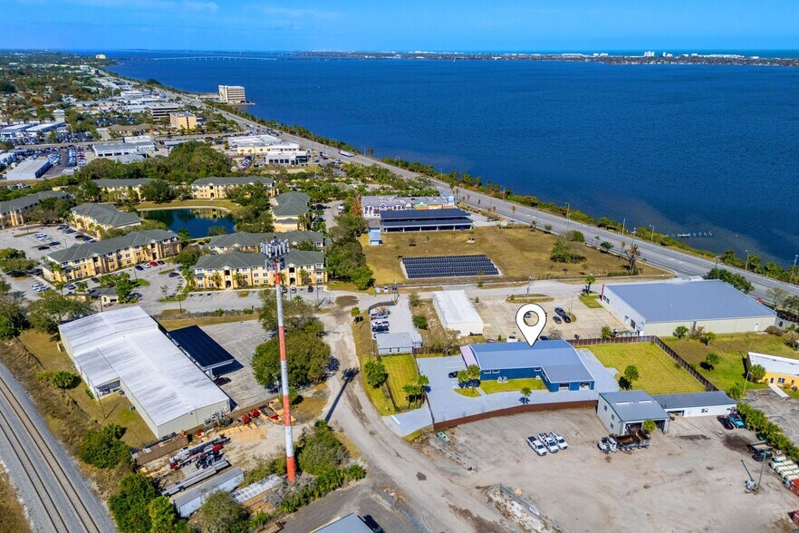 More Photos Of 1301 Morningside Dr, Melbourne Warehouse For Sale