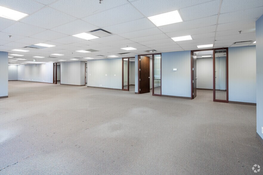 More Photos Of 35 Fulton Way, Richmond Hill Light Distribution For Lease