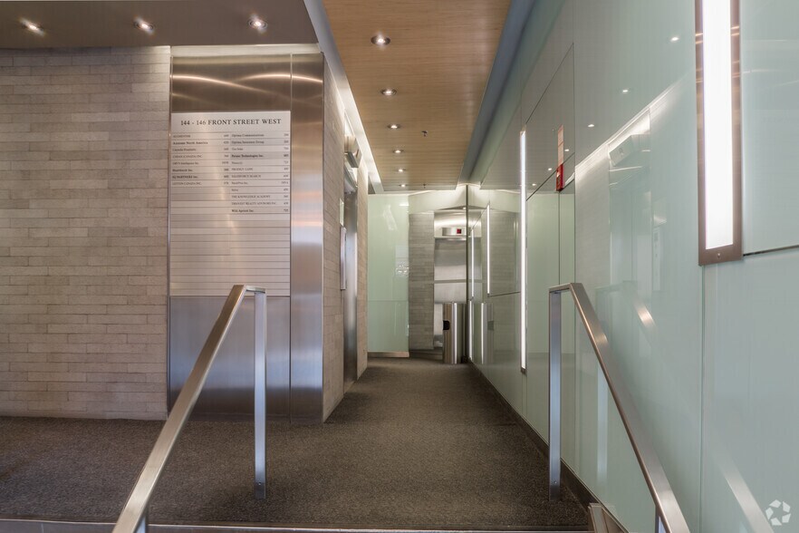 More Photos Of 144 Front St W, Toronto Office For Lease